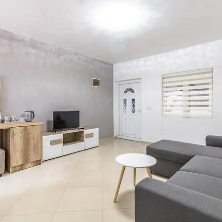 Apart-Hotel Prestige Ulcinj Exterior photo