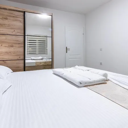 Apart-Hotel Prestige Ulcinj Exterior photo